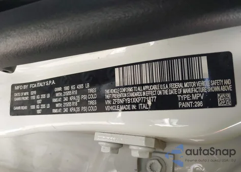 2019 Fiat 500X Trekking Awd z USA, uszkodzony, nr VIN ZFBNFYB1XKP771877